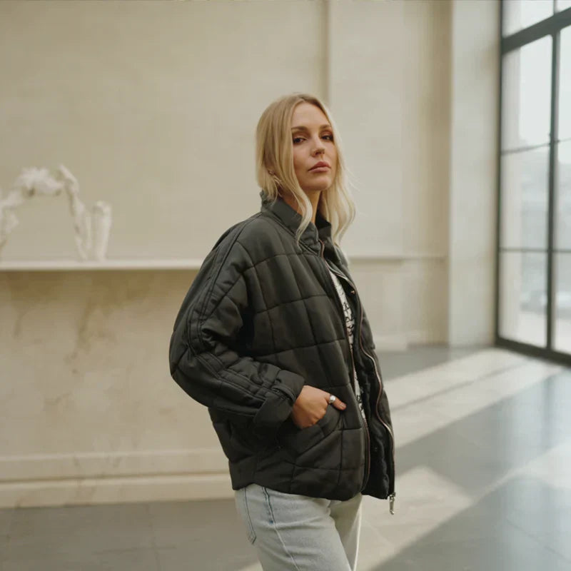 Kaja – Damska pikowana kurtka o luźnym kroju z nowoczesnym wykończeniem