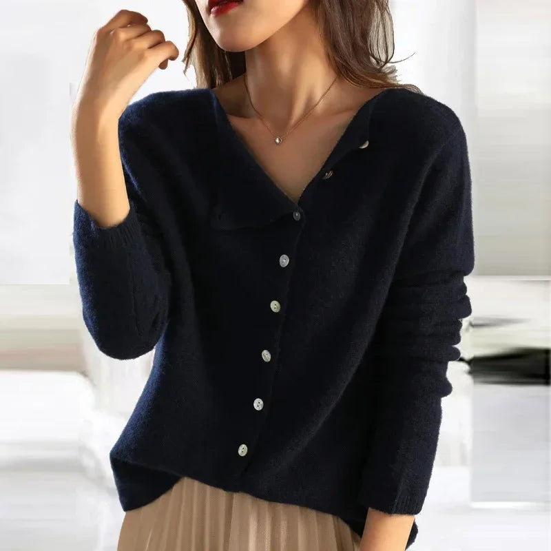 Amélie – Elegancki sweter z asymetrycznym zapięciem