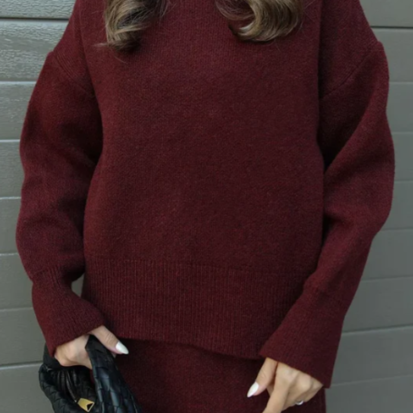 Natalia – Dzianinowy Komplet Damski z Oversize Swetrem i Spódnicą