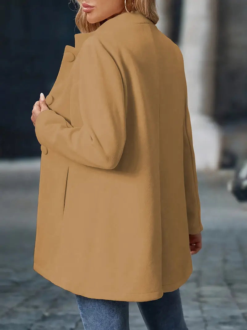 Klara – Elegancki damski płaszcz o smukłym kroju z minimalistycznym wykończeniem
