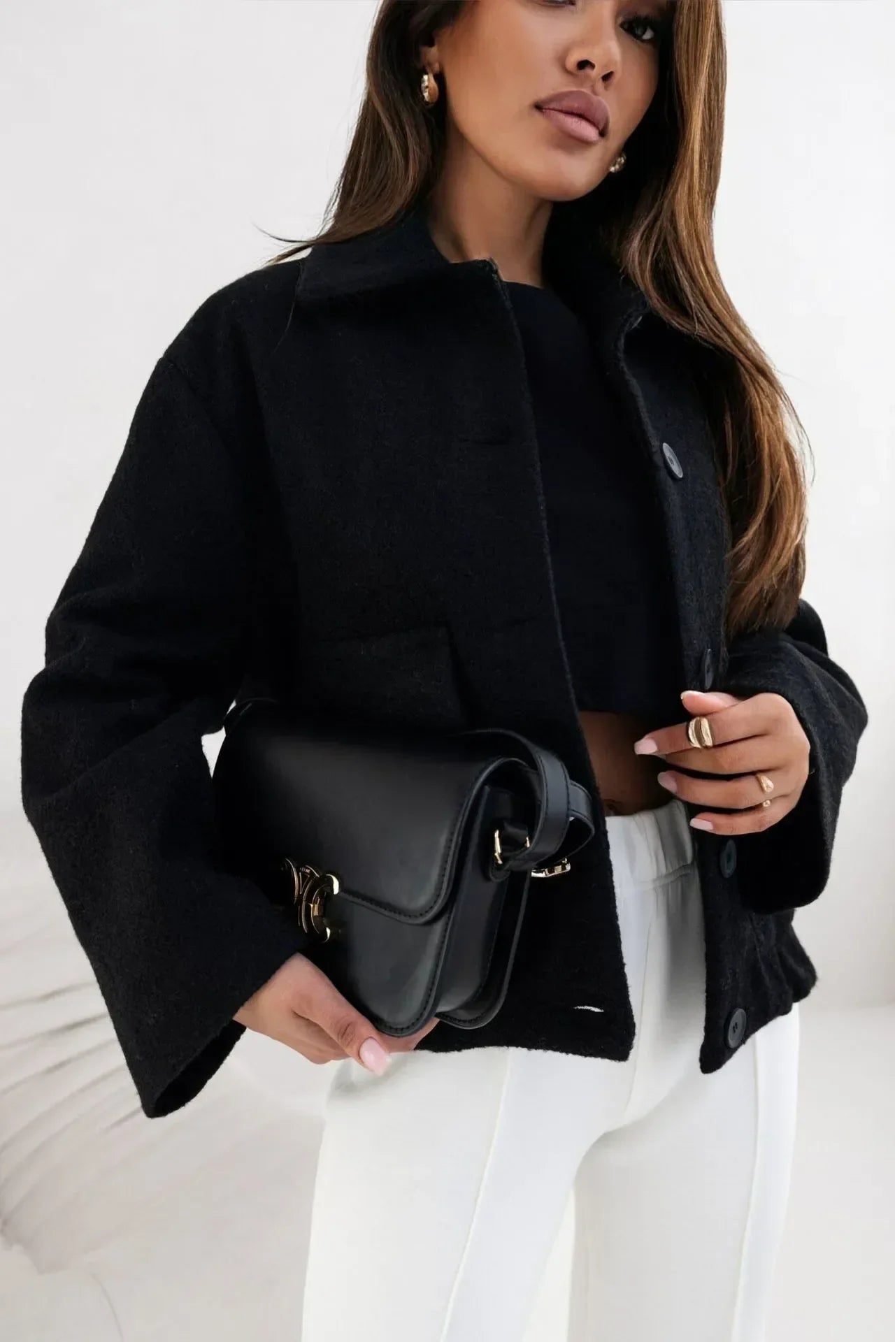 Natalia – Damska krótka kurtka o nowoczesnym kroju z dużymi kieszeniami