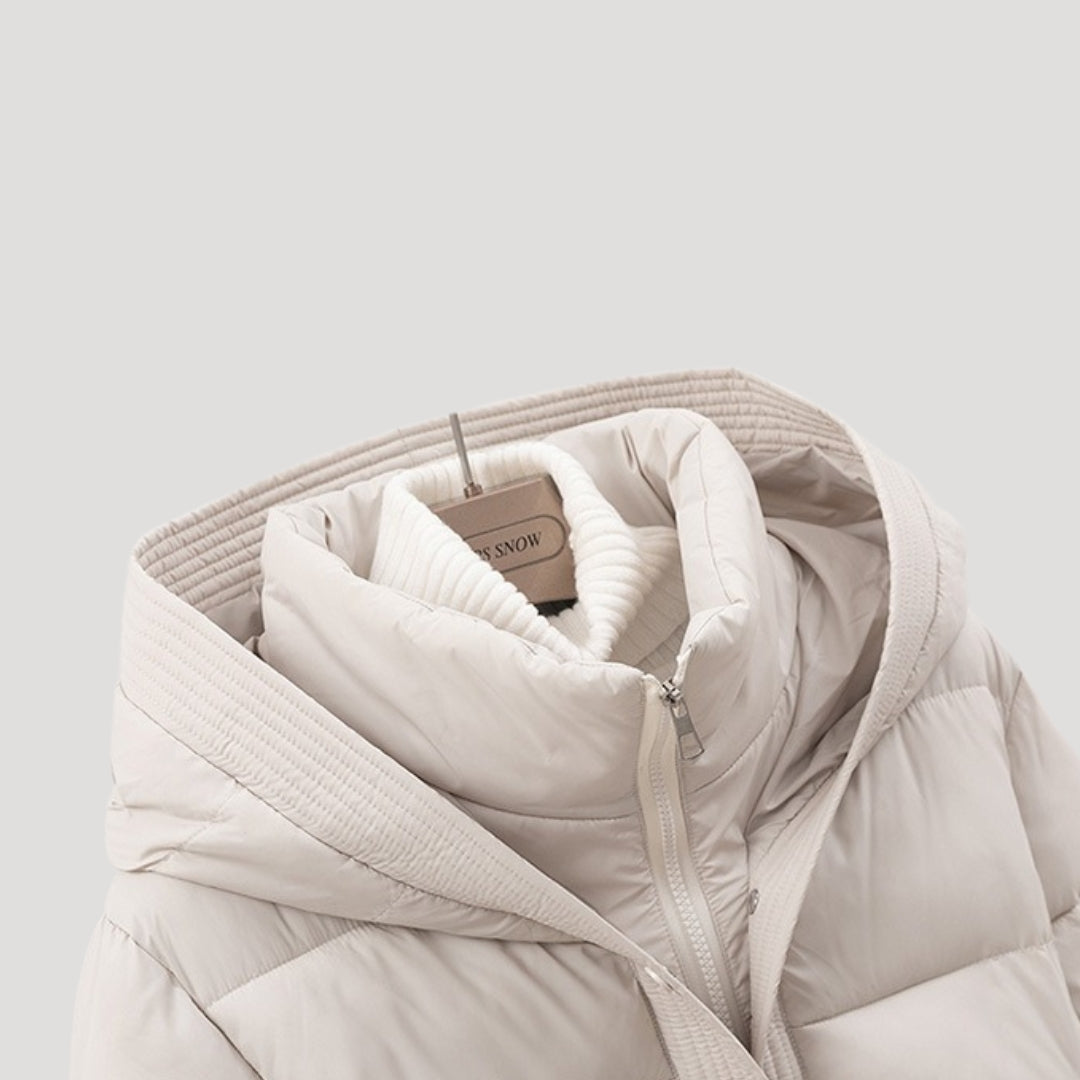 Amara – Damska pikowana kurtka zimowa z kapturem i paskiem w talii