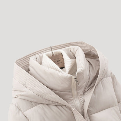 Amara – Damska pikowana kurtka zimowa z kapturem i paskiem w talii