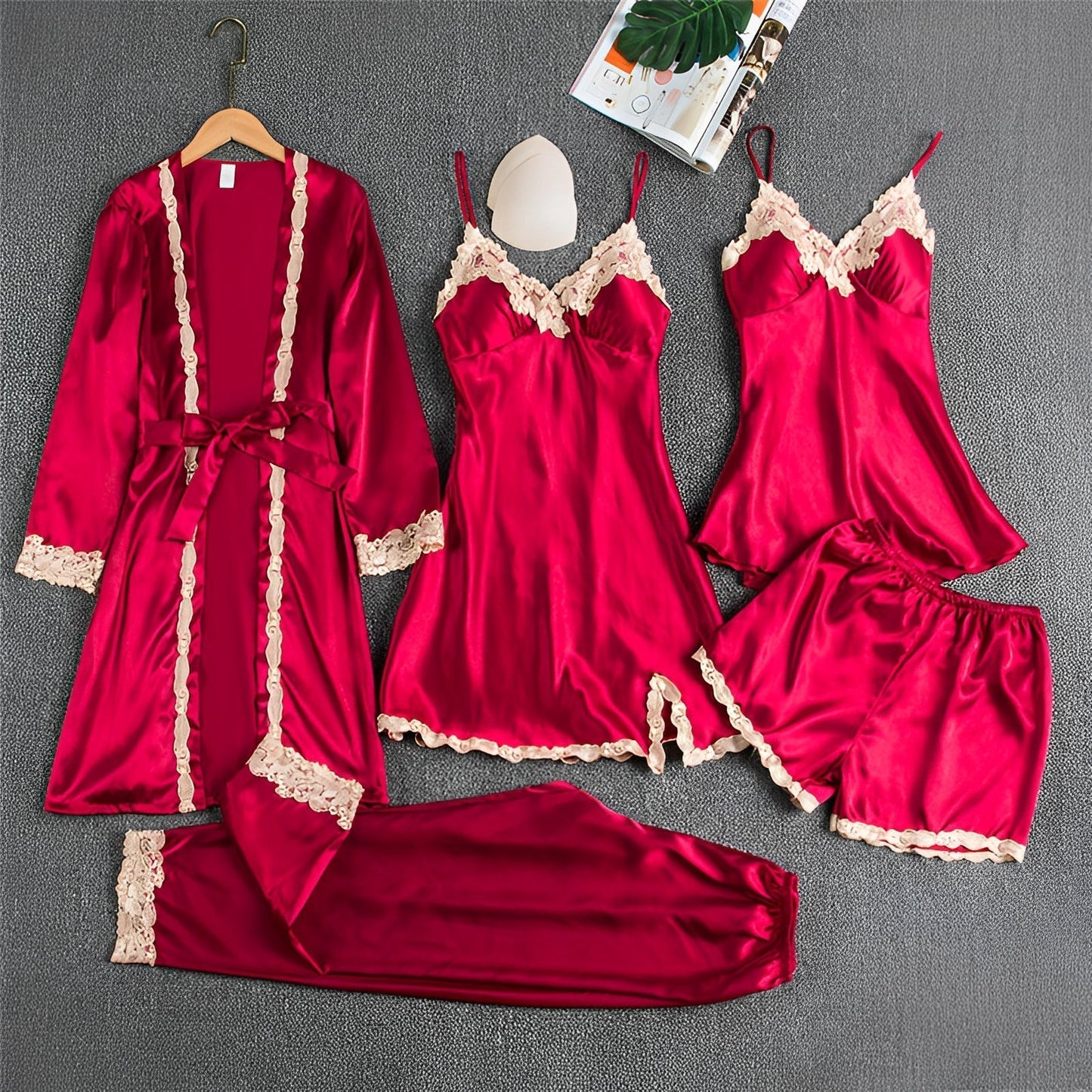 Isabella – Jedwabisty komplet satynowej bielizny nocnej damskiej