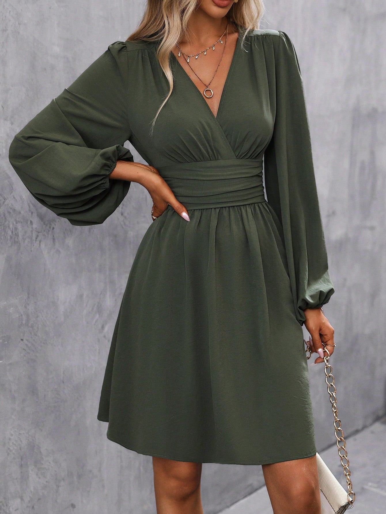 Julia – Damenkleid mit V-Ausschnitt und langen Ärmeln - Image 3