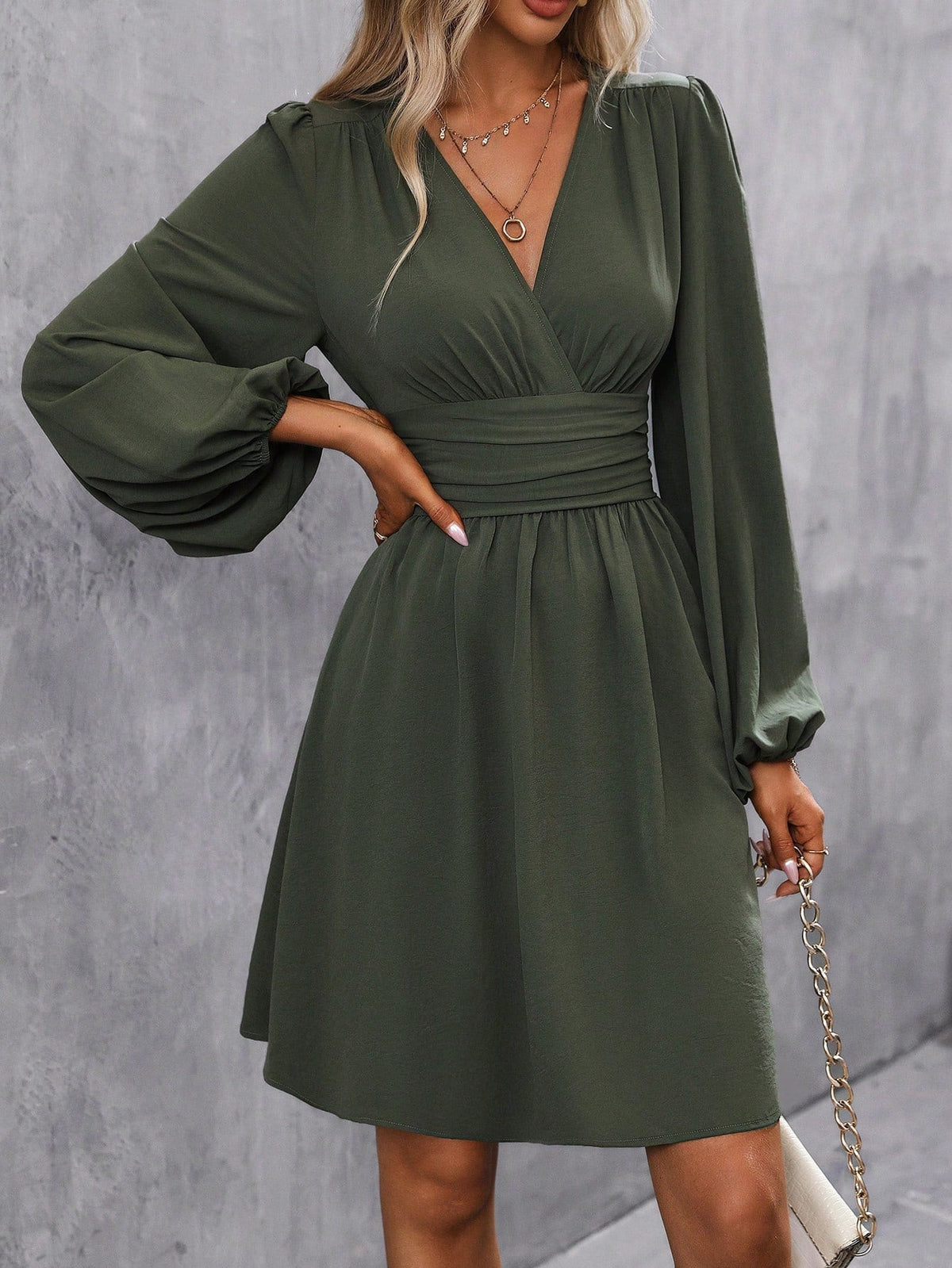 Julia – Damenkleid mit V-Ausschnitt und langen Ärmeln - Image 3