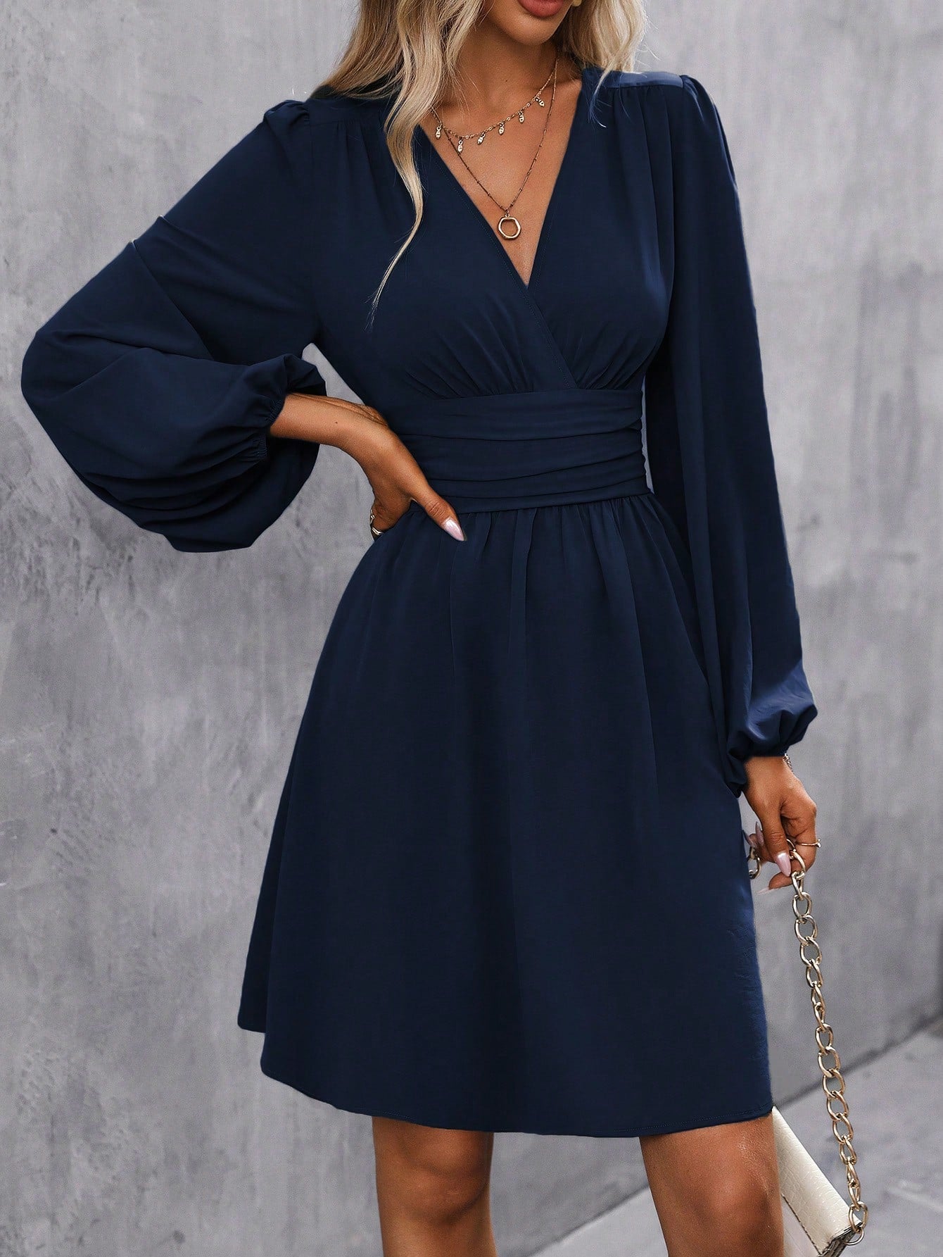 Julia – Damenkleid mit V-Ausschnitt und langen Ärmeln - Image 16