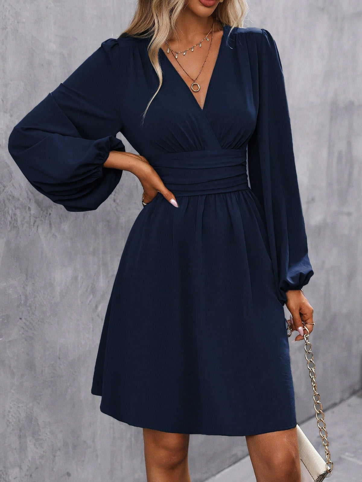 Julia – Damenkleid mit V-Ausschnitt und langen Ärmeln - Image 16