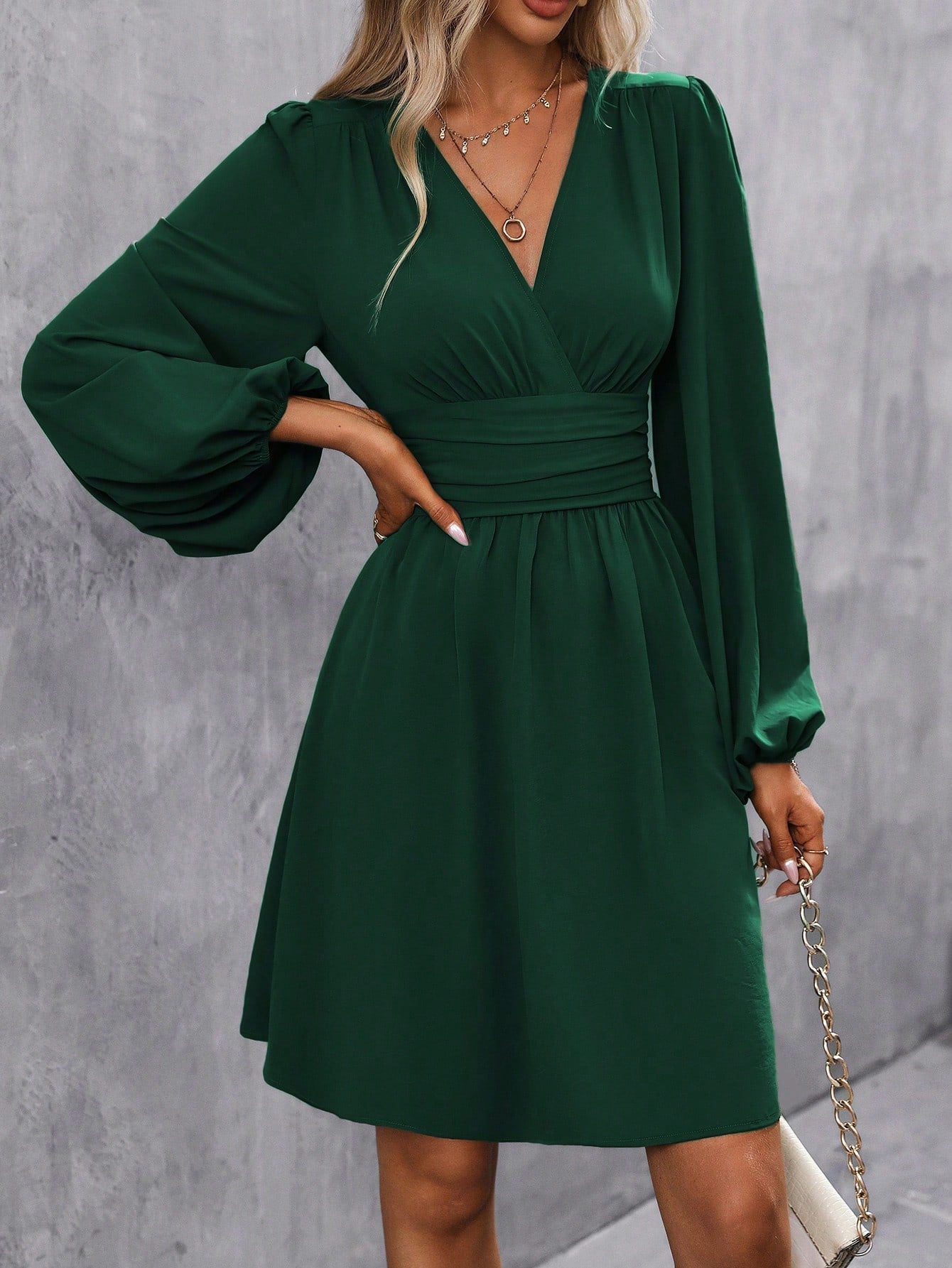 Julia – Damenkleid mit V-Ausschnitt und langen Ärmeln - Image 17
