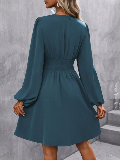 Julia – Damenkleid mit V-Ausschnitt und langen Ärmeln - Image 8