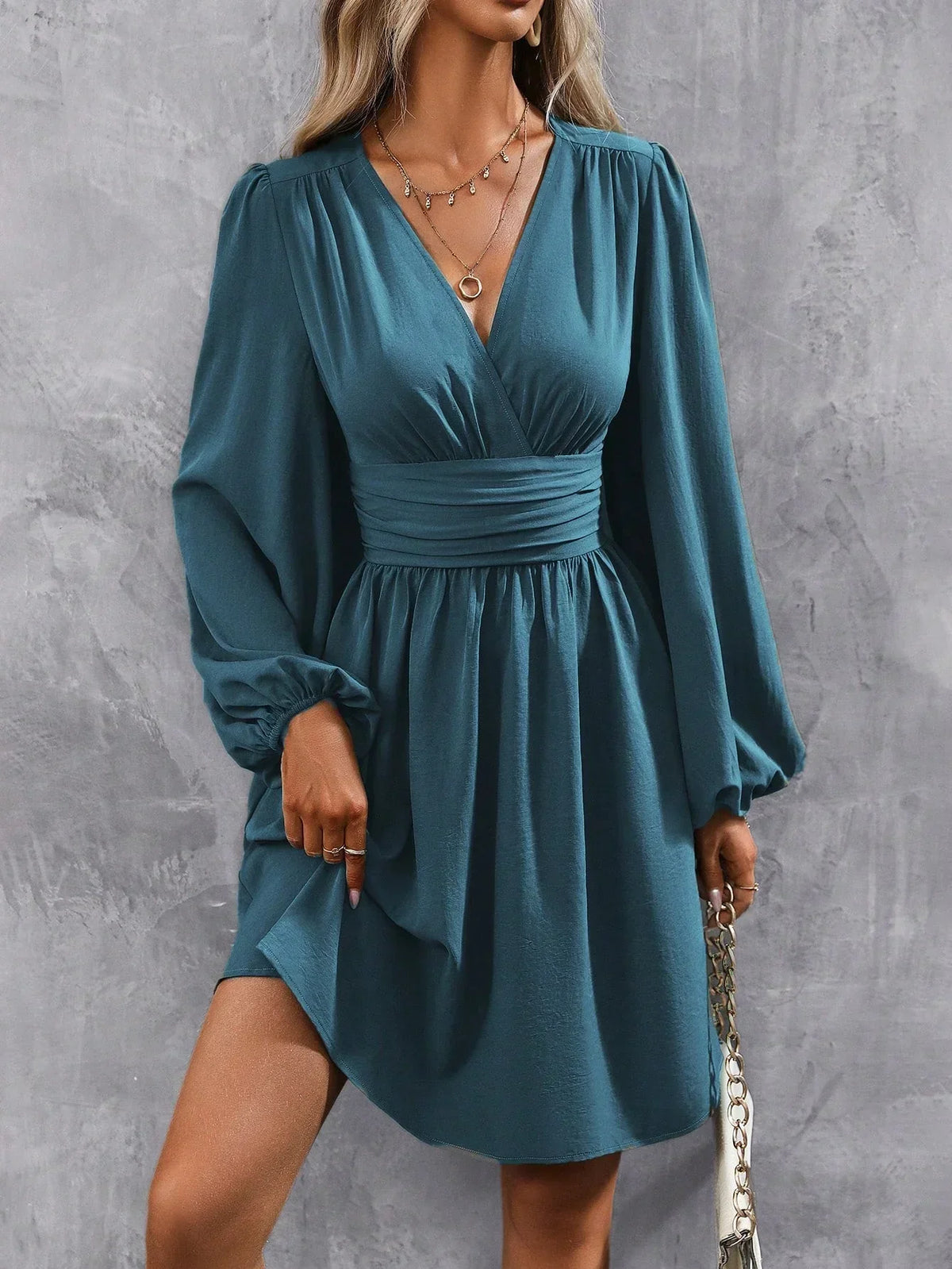 Julia – Damenkleid mit V-Ausschnitt und langen Ärmeln - Image 9