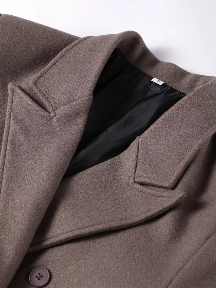 Długa damska kurtka o luźnym kroju i szerokim klapie - J&B; - 11 - Livia-Moda