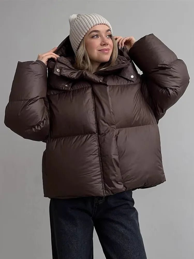 Damska kurtka puchowa oversize z zamkiem błyskawicznym i kapturem - J&B; - 1 - Livia-Moda