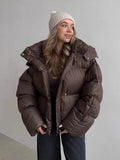 Damska kurtka puchowa oversize z zamkiem błyskawicznym i kapturem - J&B; - 2 - Livia-Moda