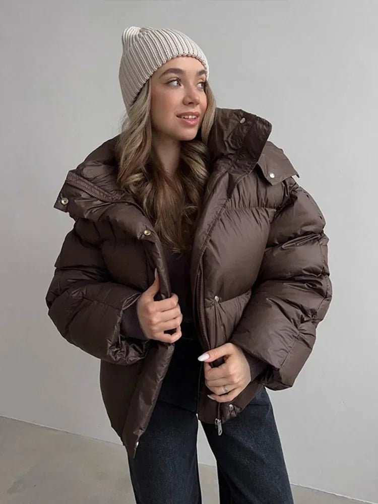 Damska kurtka puchowa oversize z zamkiem błyskawicznym i kapturem - J&B; - 3 - Livia-Moda