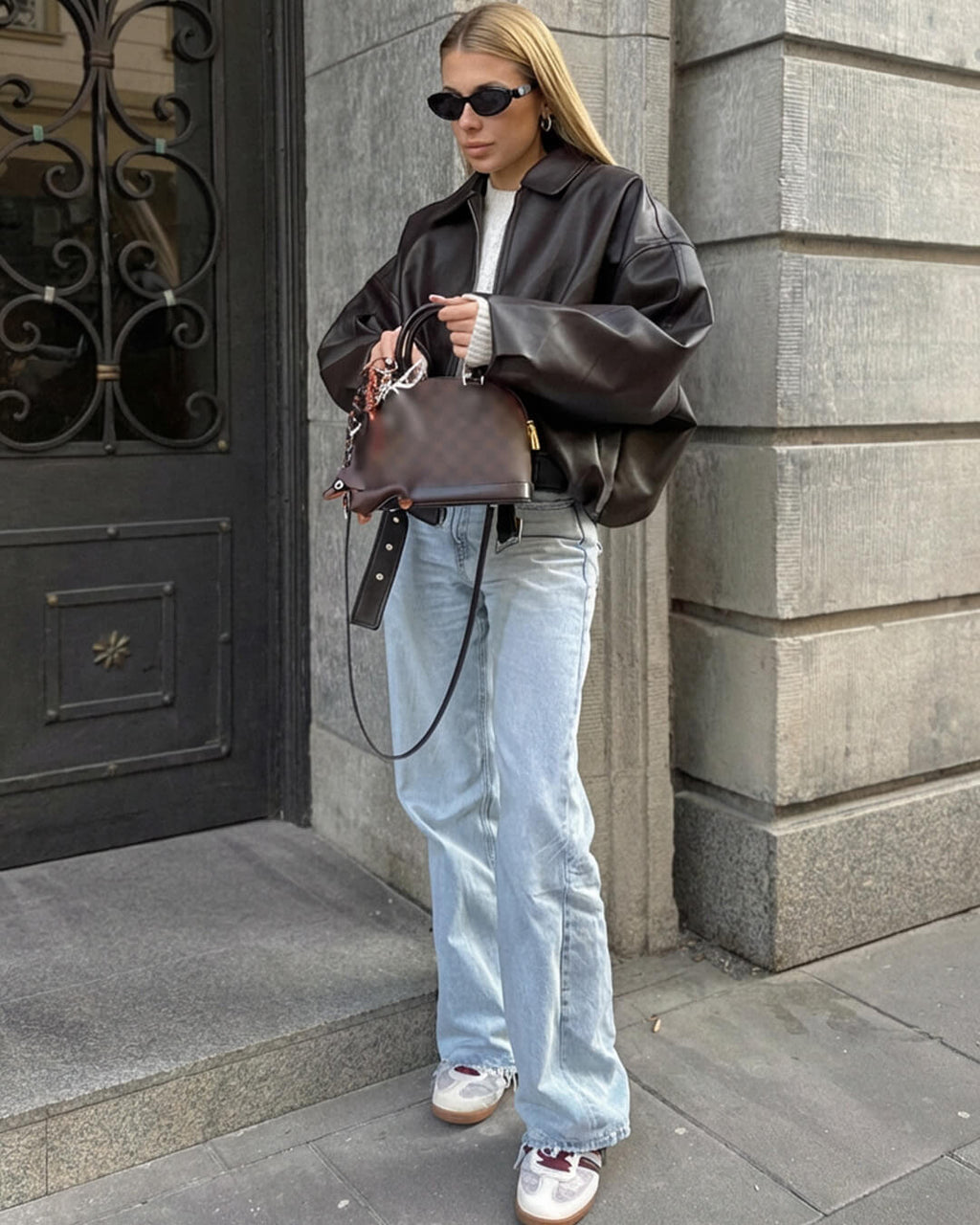 Damska kurtka bomberka z paskiem i oversize'owym krojem - J&B; - 5 - Livia-Moda