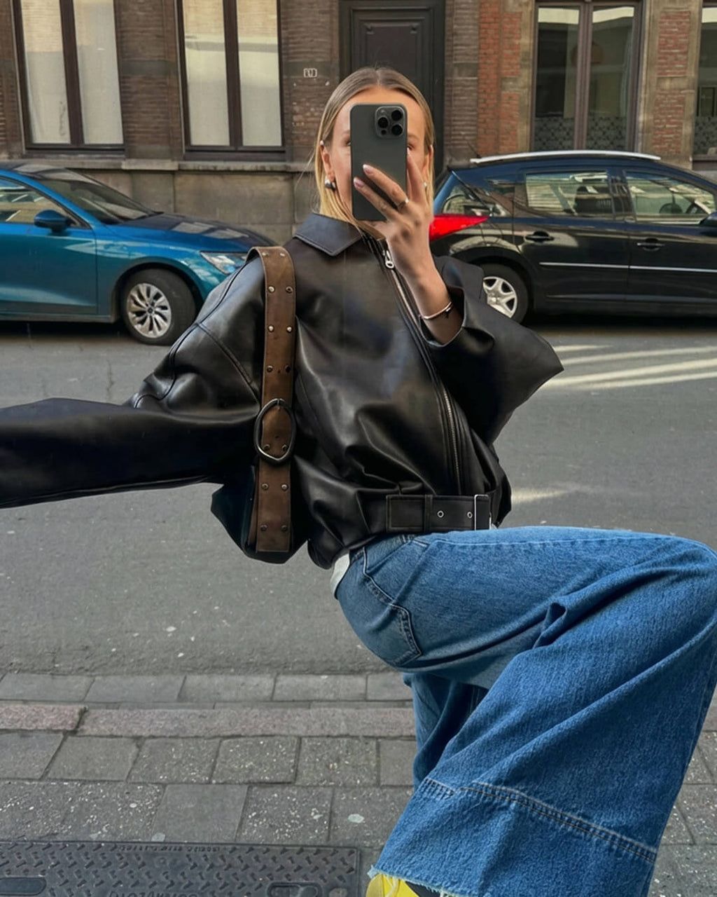 Damska kurtka bomberka z paskiem i oversize'owym krojem - J&B; - 11 - Livia-Moda