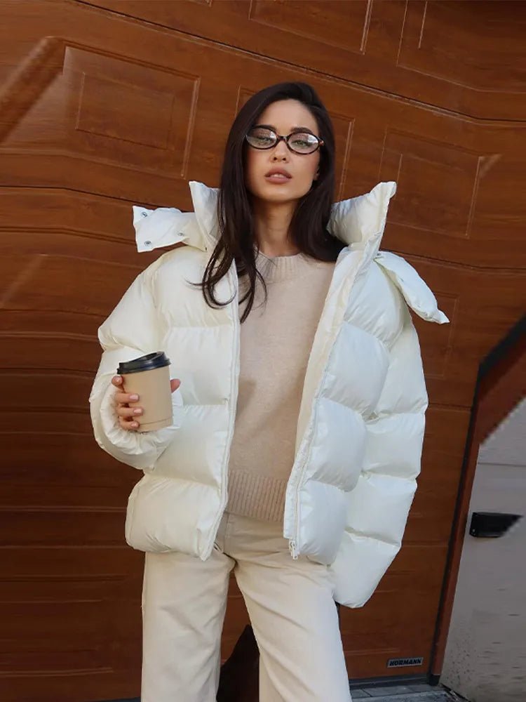 Kurtka puchowa damska, krótki krój, błyszcząca powierzchnia - J&B; - 16 - Livia-Moda