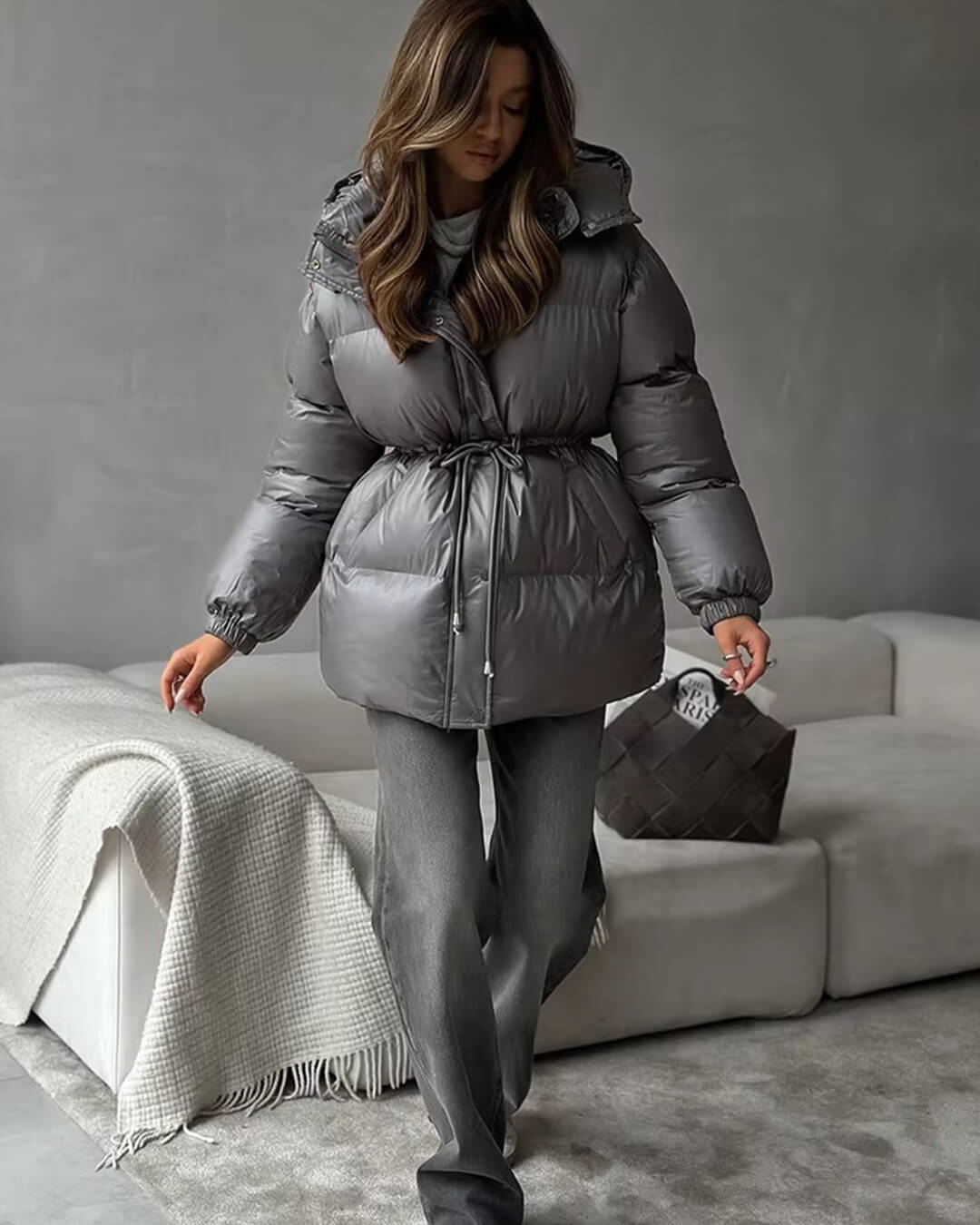 Kurtka puchowa damska z sznurkiem i wydłużonym krojem - J&B; - 7 - Livia-Moda