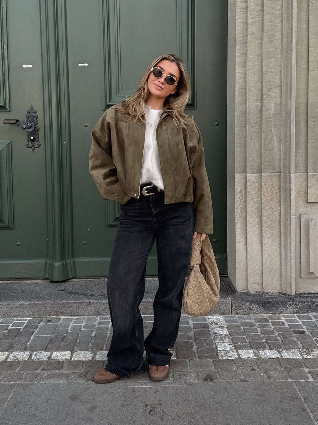Kurtka bomberowa damska, oversize, z zamkiem błyskawicznym - J&B; - 3 - Livia-Moda