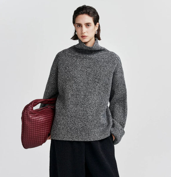 Damska bluzka oversize z wysokim kołnierzem i swobodnym krojem - J&B; - 1 - Livia-Moda