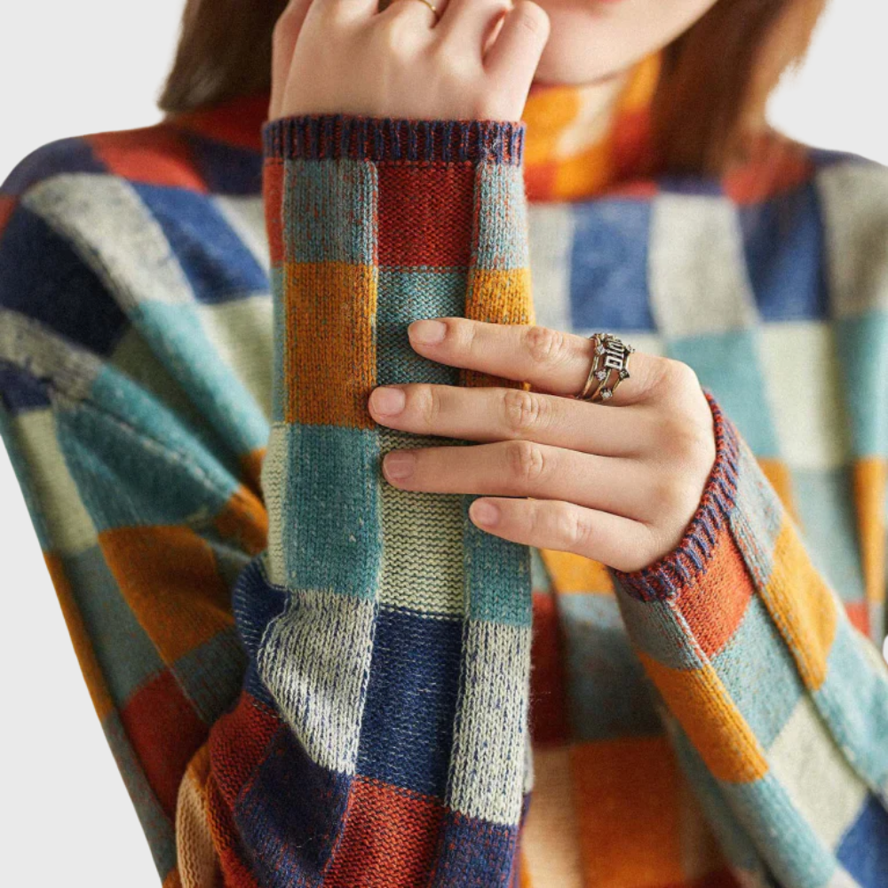 Stylowy damski sweter z wysokim kołnierzem, o żywych wzorach w kratę i luźnym kroju - L&S; - 6 - Livia-Moda