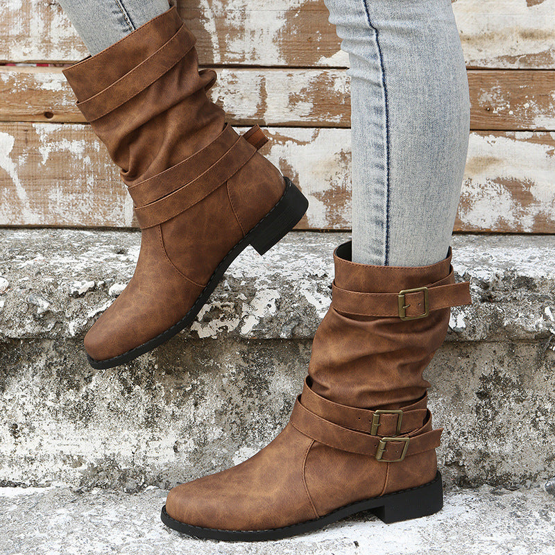 Damskie buty na niskim obcasie z eleganckimi klamrami - J&B; - 2 - Livia-Moda