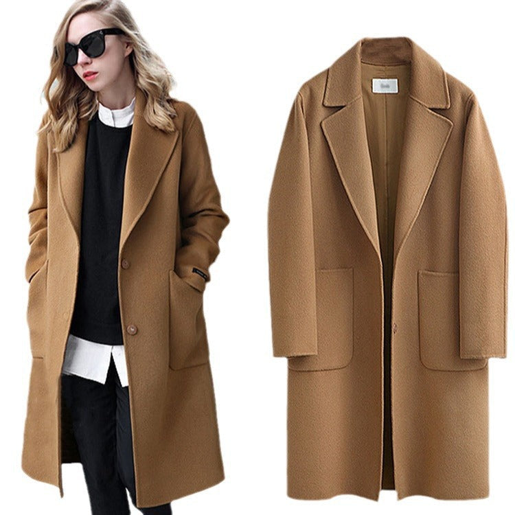 Długi, luźny płaszcz damski z kieszeniami i karbowanym kołnierzem - J&B; - 4 - Livia-Moda