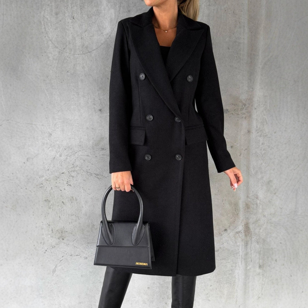 Dwurzędowy płaszcz damski z kieszeniami i eleganckim krojem - J&B; - 3 - Livia-Moda