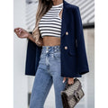 Dwurzędowa damska marynarka w jasnoniebieskim kolorze o eleganckim kroju - J&B; - 4 - Livia-Moda