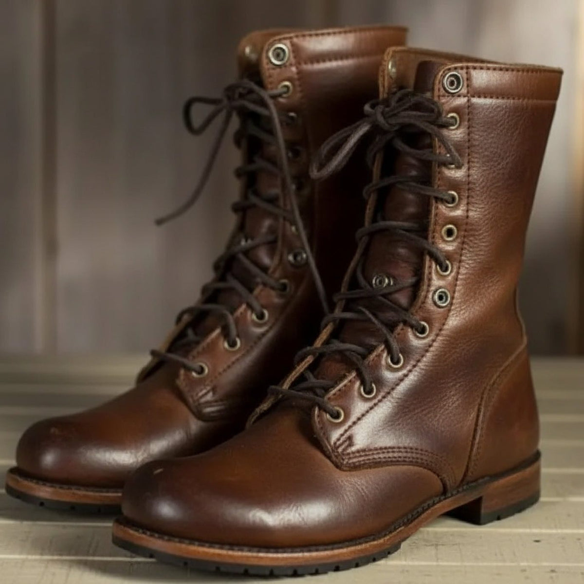 Damskie buty sznurowane do łydki z miękkim, polarowym wykończeniem - J&B; - 1 - Livia-Moda