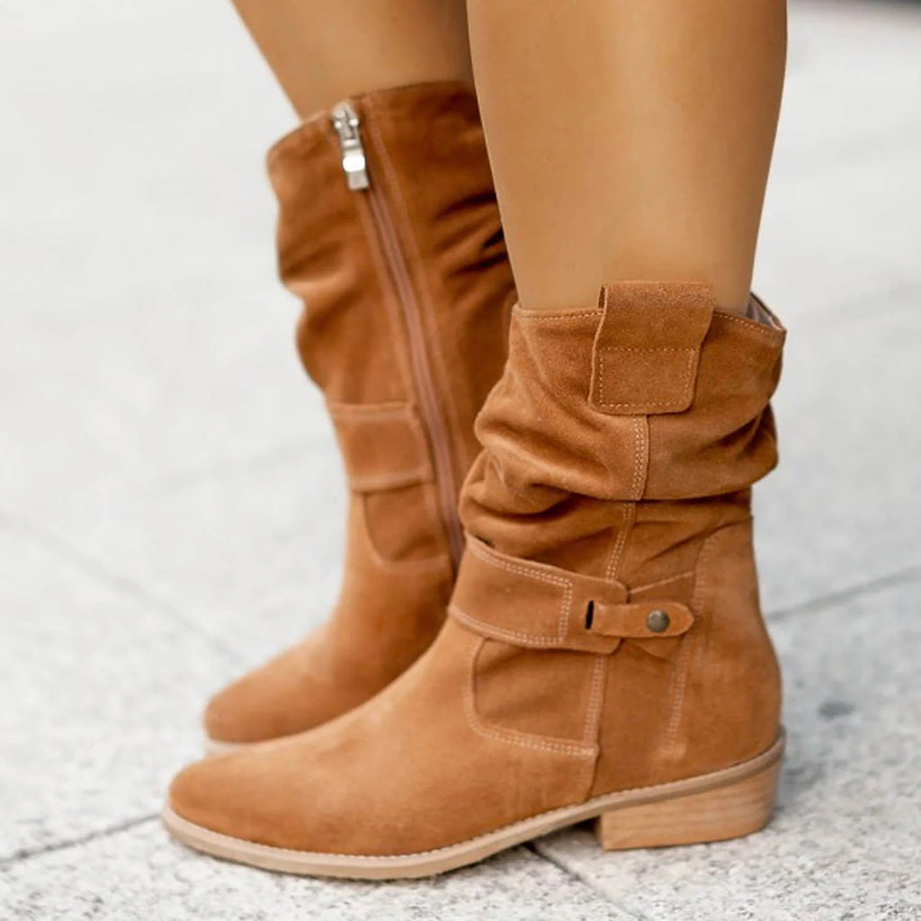Stylowe damskie buty typu slouch z grubym obcasem i regulowanym paskiem - J&B; - 1 - Livia-Moda