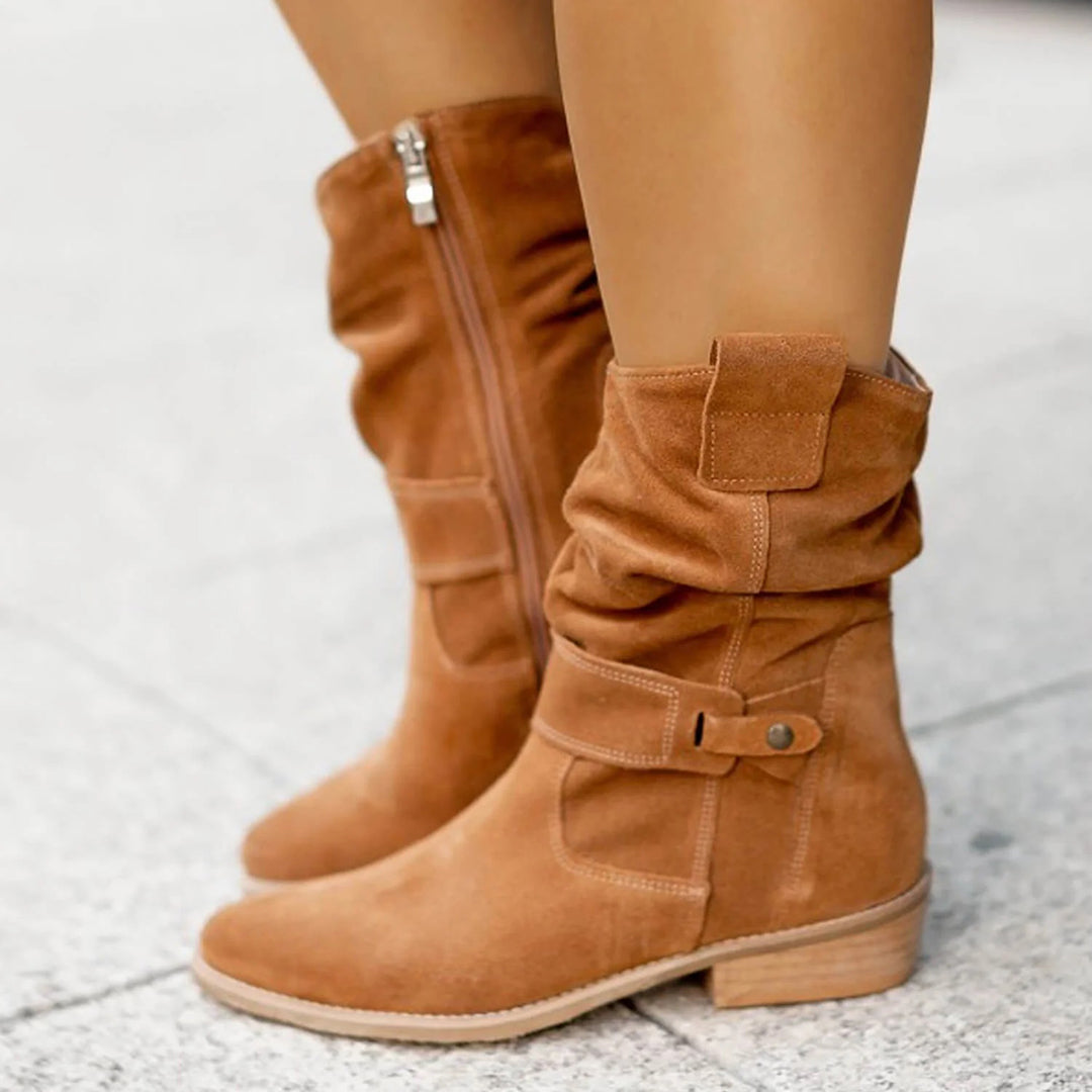 Stylowe damskie buty typu slouch z grubym obcasem i regulowanym paskiem - J&B; - 1 - Livia-Moda