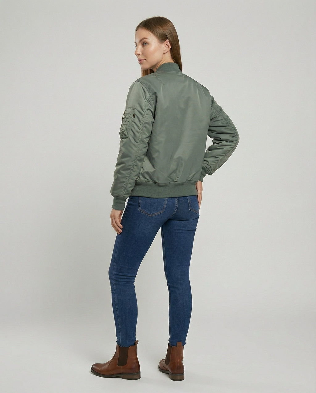 Kurtka bomberka damska – Luźny krój z praktycznymi kieszeniami - J&B; - 4 - Livia-Moda