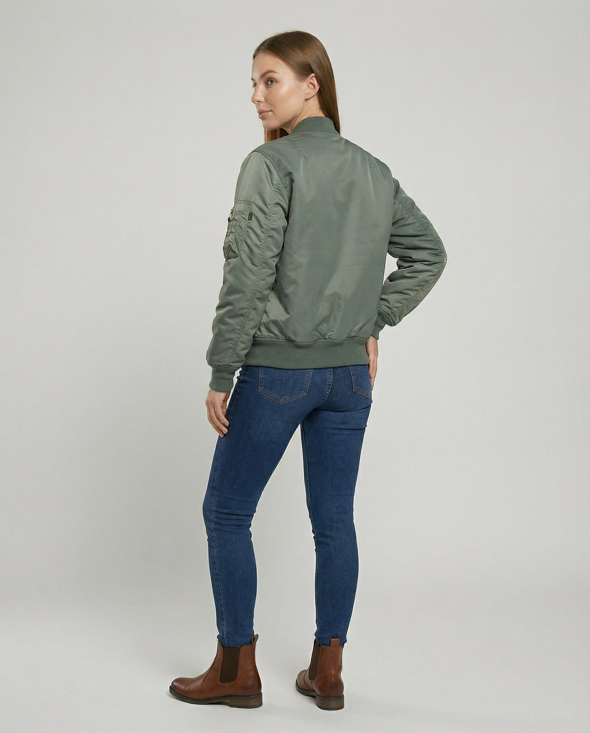 Kurtka bomberka damska – Luźny krój z praktycznymi kieszeniami - J&B; - 4 - Livia-Moda