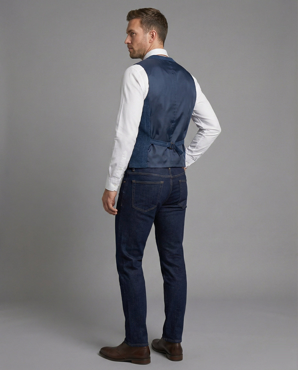 Stylowa kamizelka męska z wzorem w jodełkę i łańcuszkiem - J&B; - 4 - Livia-Moda
