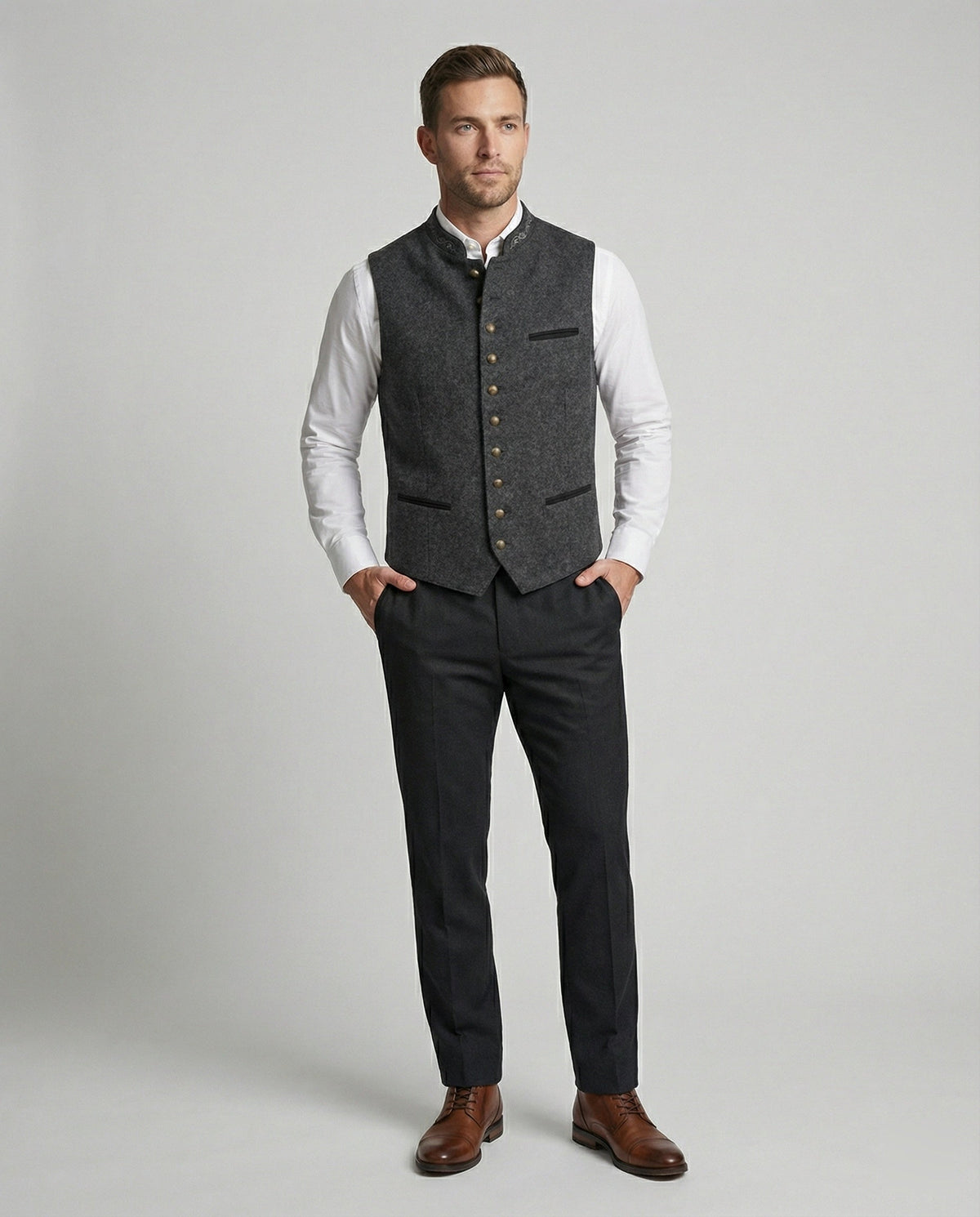 Herrenweste im traditionellen Stil mit taillierter Passform | J&B - 2 - Jasminaboutique.com
