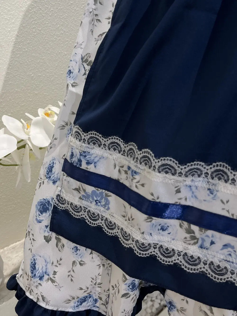 Dirndl dla kobiet w tradycyjnym stylu z kwiatowym wzorem - J&B; - 3 - Livia-Moda