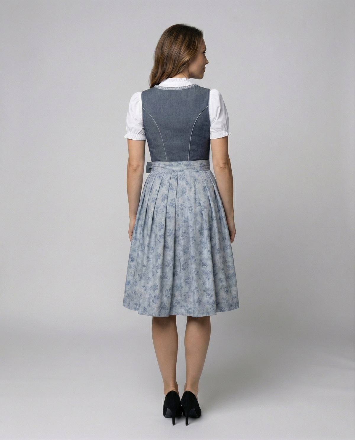 Dirndl dla kobiet – Elegancki design i podkreślający sylwetkę krój - J&B; - 4 - Livia-Moda