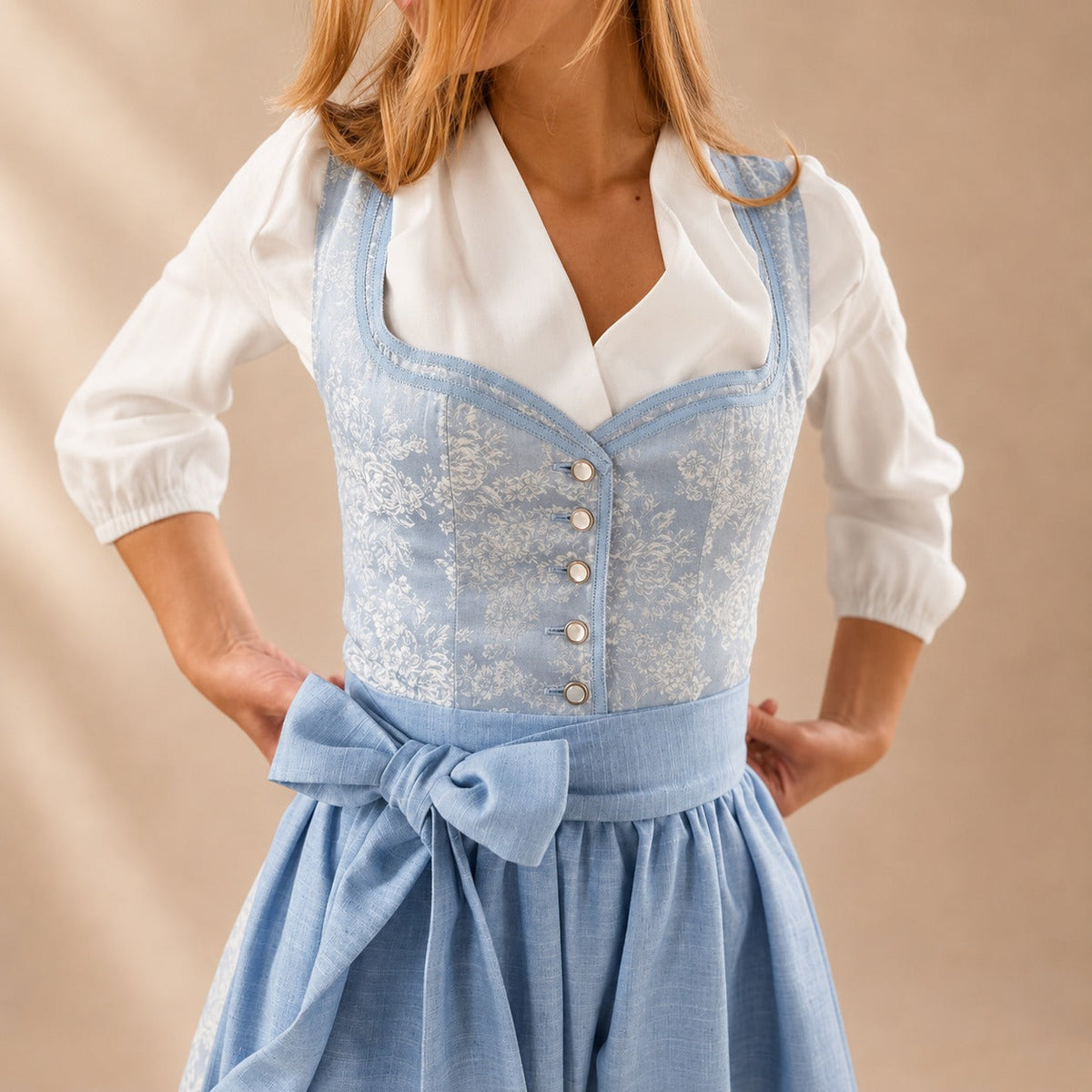 Tradycyjna sukienka na Oktoberfest dla kobiet z ozdobą w postaci kokardki - 6 - Livia-Moda