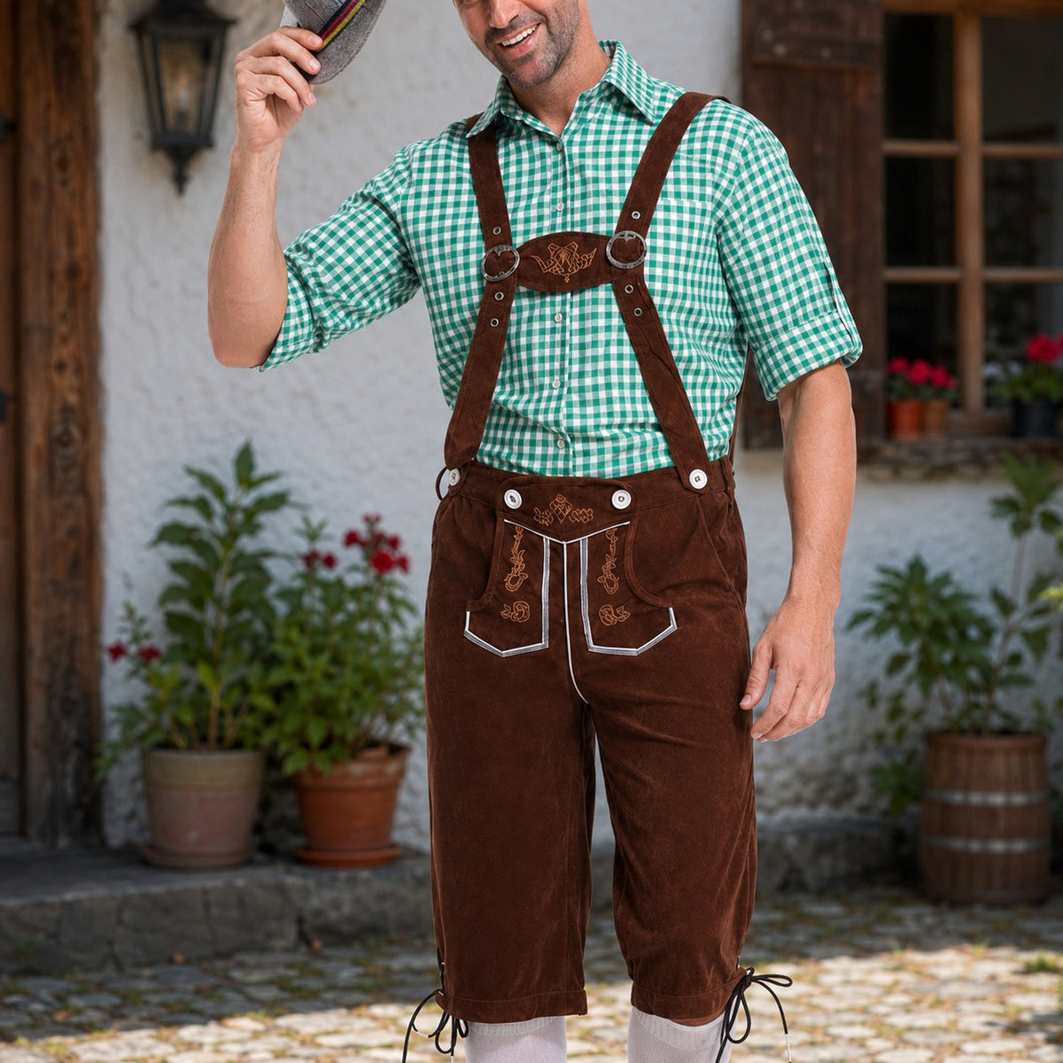 Strój dla mężczyzn z skórzanymi spodniami, koszulą w kratę i szelkami na Oktoberfest - 3 - Livia-Moda