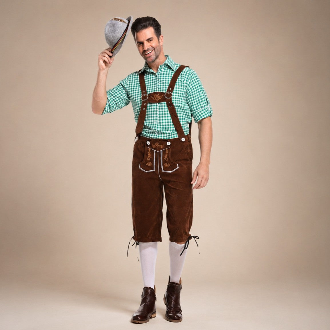 Strój dla mężczyzn z skórzanymi spodniami, koszulą w kratę i szelkami na Oktoberfest - 5 - Livia-Moda
