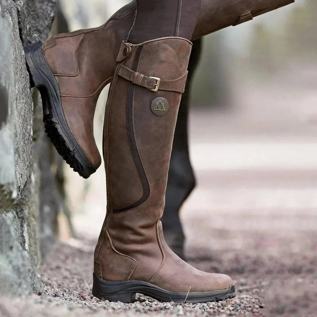 Wysokie buty damskie – elegancki krój z solidną podeszwą | L&V - 1 - Livia-Moda