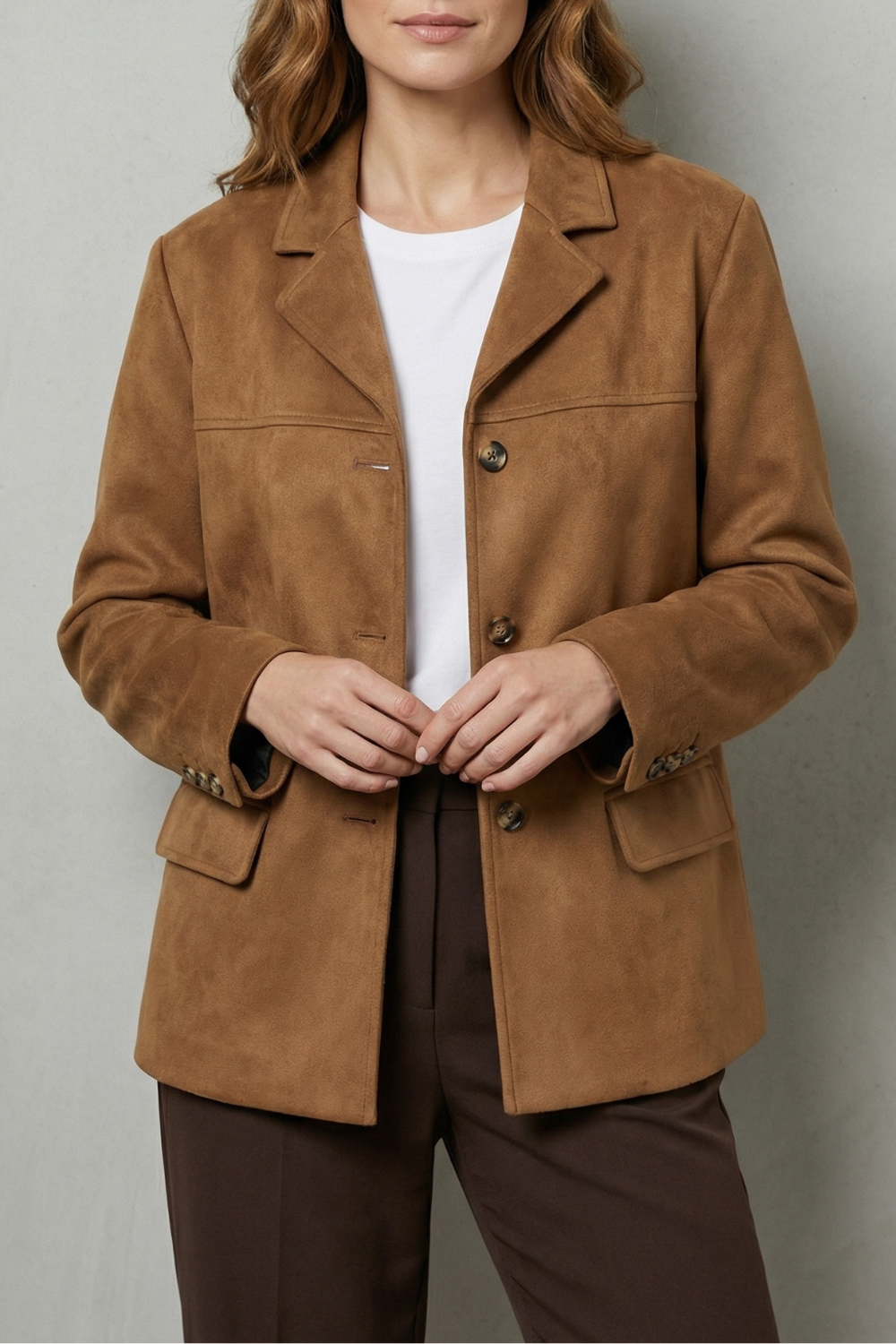 Blazer damski z klasycznym krojem i praktycznymi kieszeniami | L&V - 1 - Livia-Moda