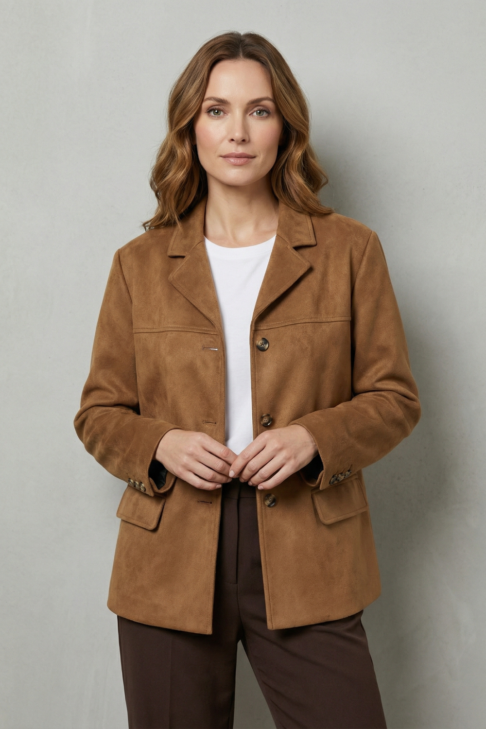 Blazer damski z klasycznym krojem i praktycznymi kieszeniami | L&V - 2 - Livia-Moda
