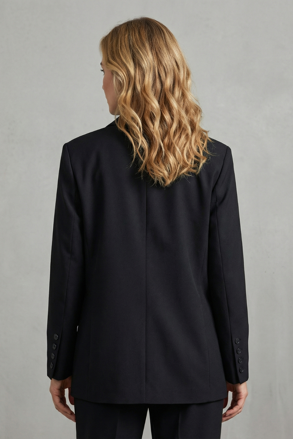 Blazer damski z klasycznym krojem i zapięciem na guzik | L&V - 4 - Livia-Moda