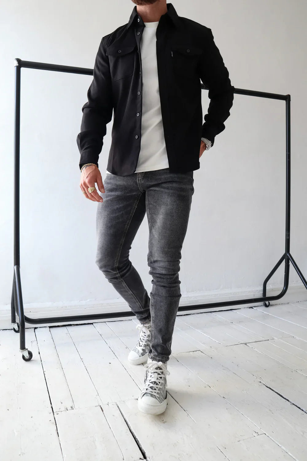Herrenjacke mit zwei praktischen Brusttaschen und lässigem Schnitt | A&B - 6 - Annoboutique