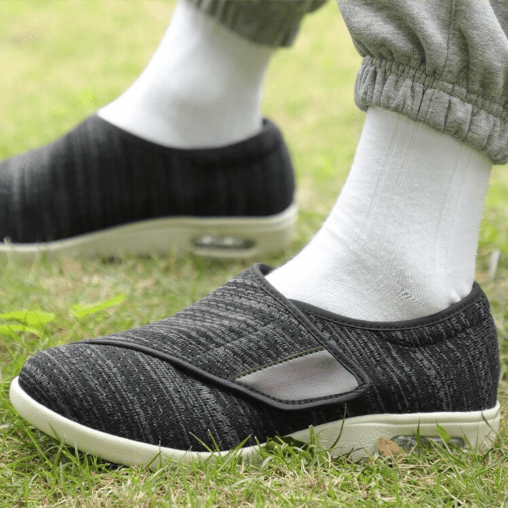 Diabetikerfreundliwe Slipper Męskie - Extra Szeroka Pasform & Regulowany Zamek - J&B - 1 - Livia-Moda