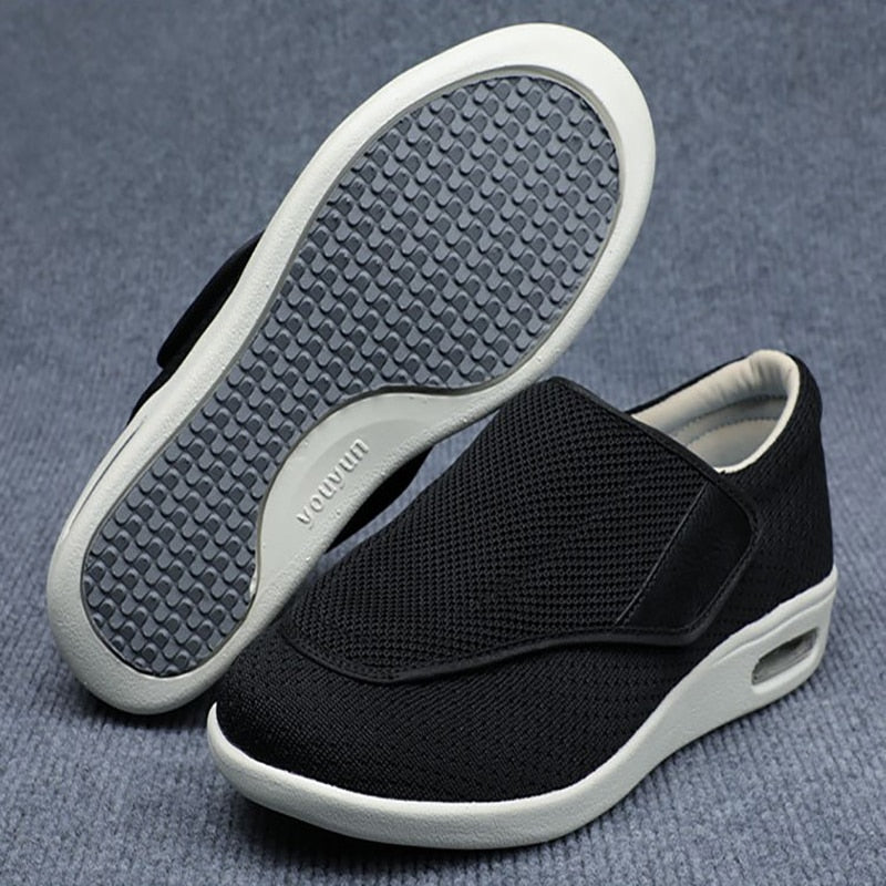 Bequeme Herren Slipper für Diabetiker - Weite Passform & Verstellbarer Klettverschluss - J&B - 12 - Atelier-Zofia