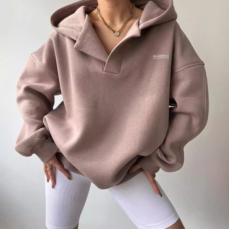 Pullover damski z kapturem i luźnym krojem | L&V - 2 - Livia-Moda